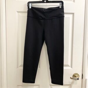 Victoria’s Secret Knockout Capri Leggings - Black / M